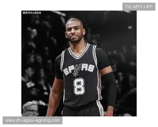 保罗生涯多次进入季后赛但始终未能捧起总冠军奖杯